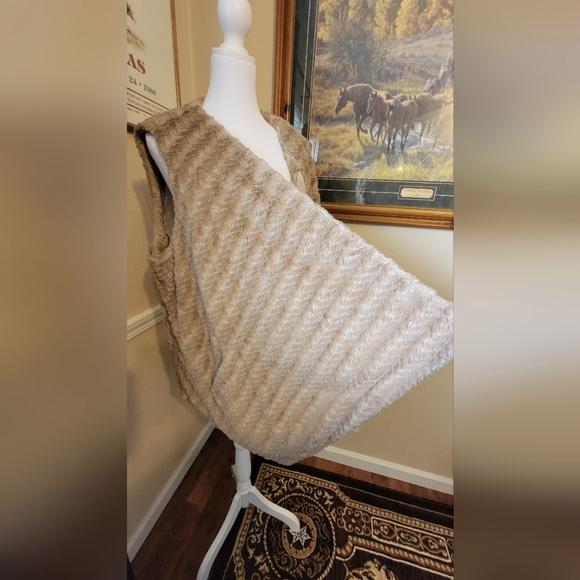 G by Giuliani - 2XL - Faux Fur Vest - Picture 5 of 9